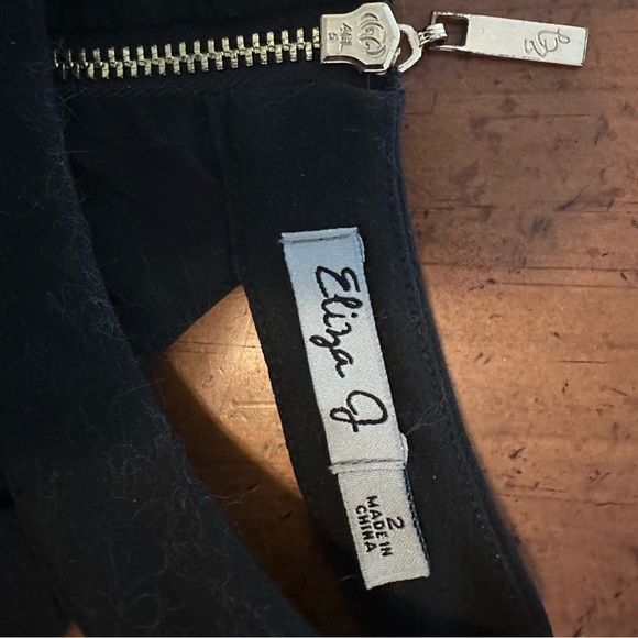 Eliza J Women’s sz 2 form fitting below knee length dress with cutouts gold zip - Picture 1 of 3